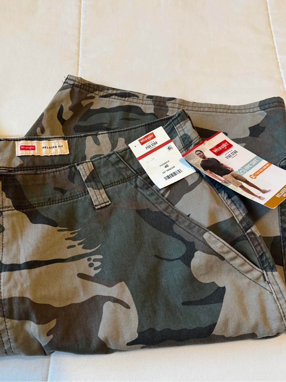 Men's Wrangler Camo Cargo Shorts - Olive Green- Size 40 - Picture 4 of 4